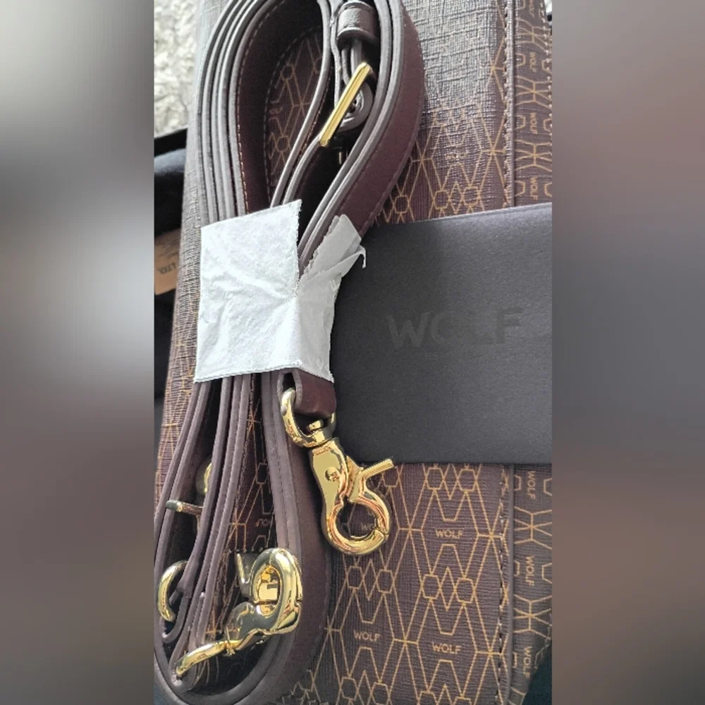 WOLF TRAVEL BAG... NEW